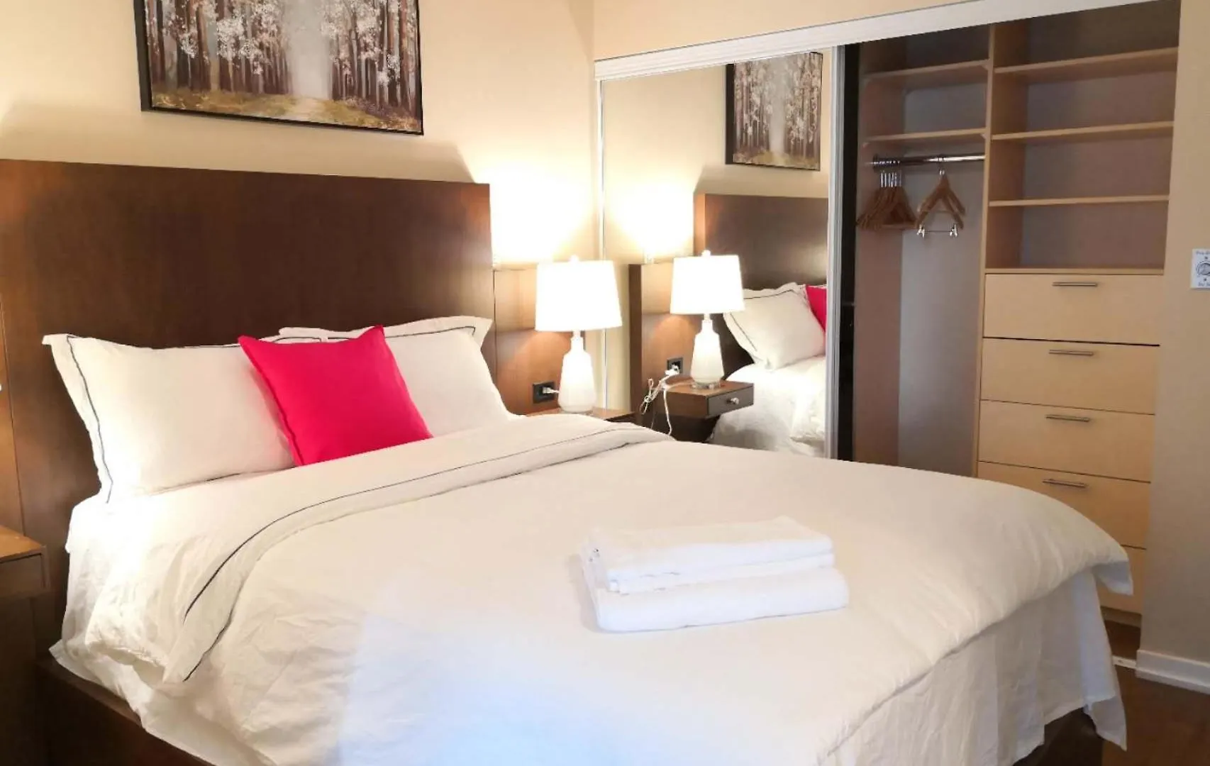 Gorgeous Condo In Downtown Near Cn Tower