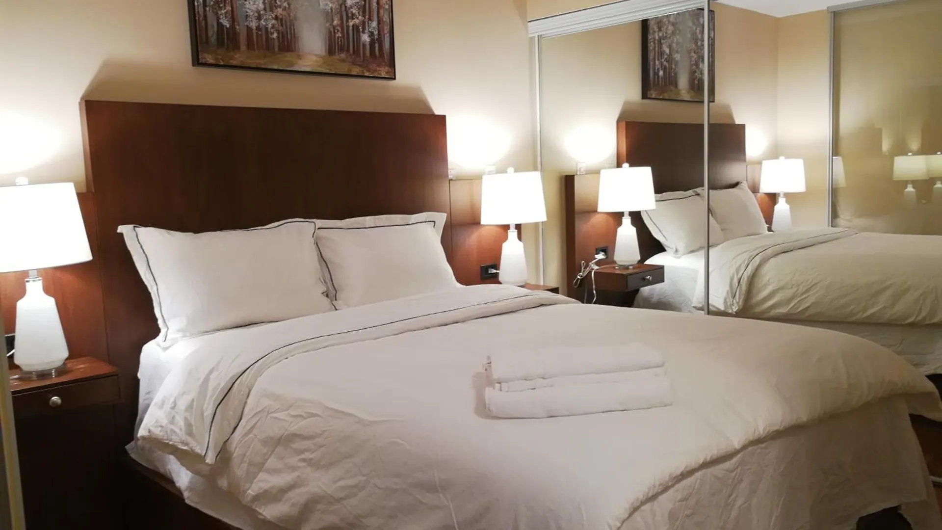 Gorgeous Condo In Downtown Near Cn Tower Toronto